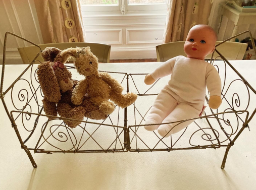 Lit poupée métal charmant fil fer torsadé Vintage