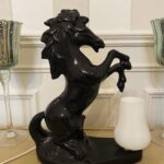 Lampe cheval noir résine vintage