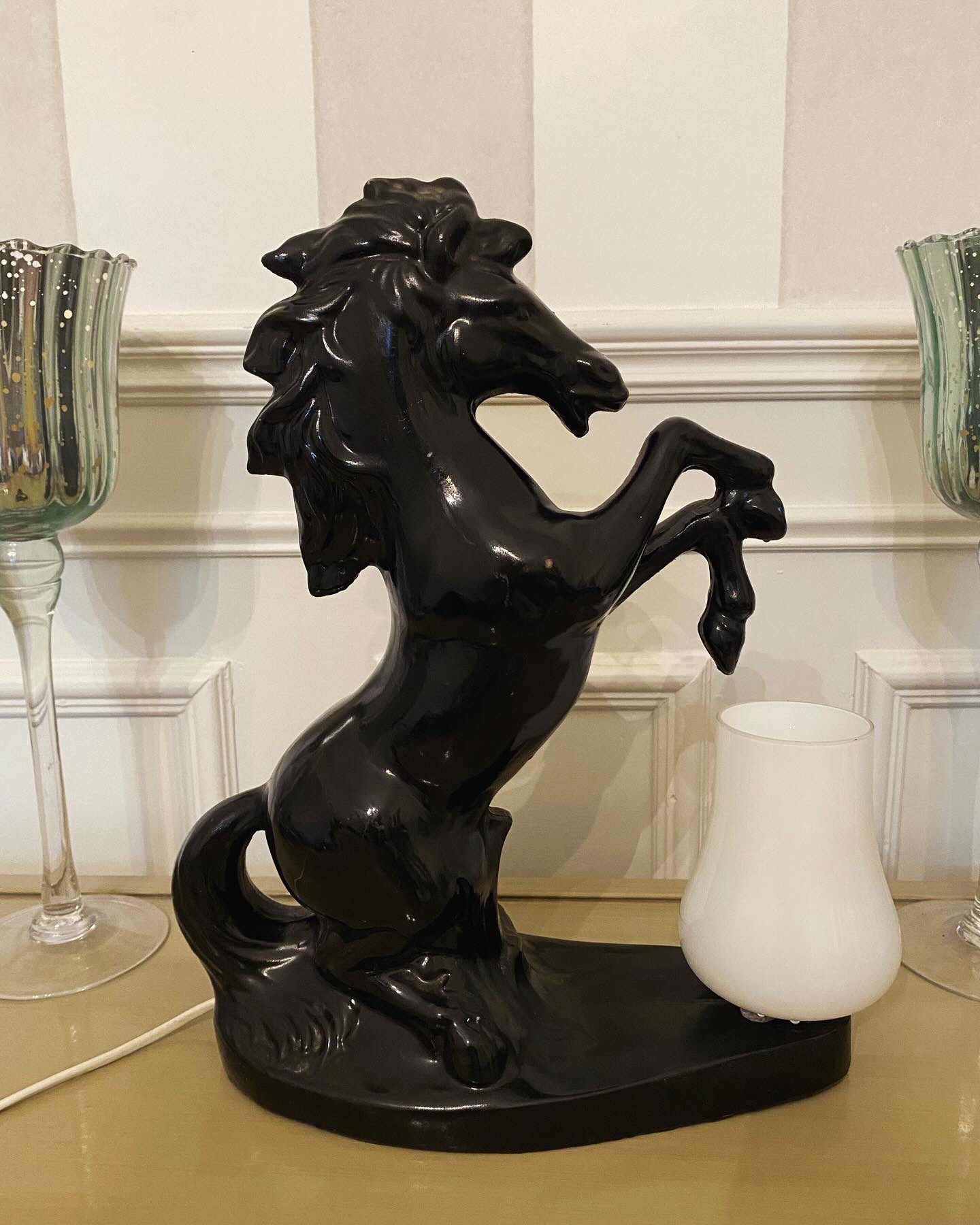 Lampe cheval noir résine vintage