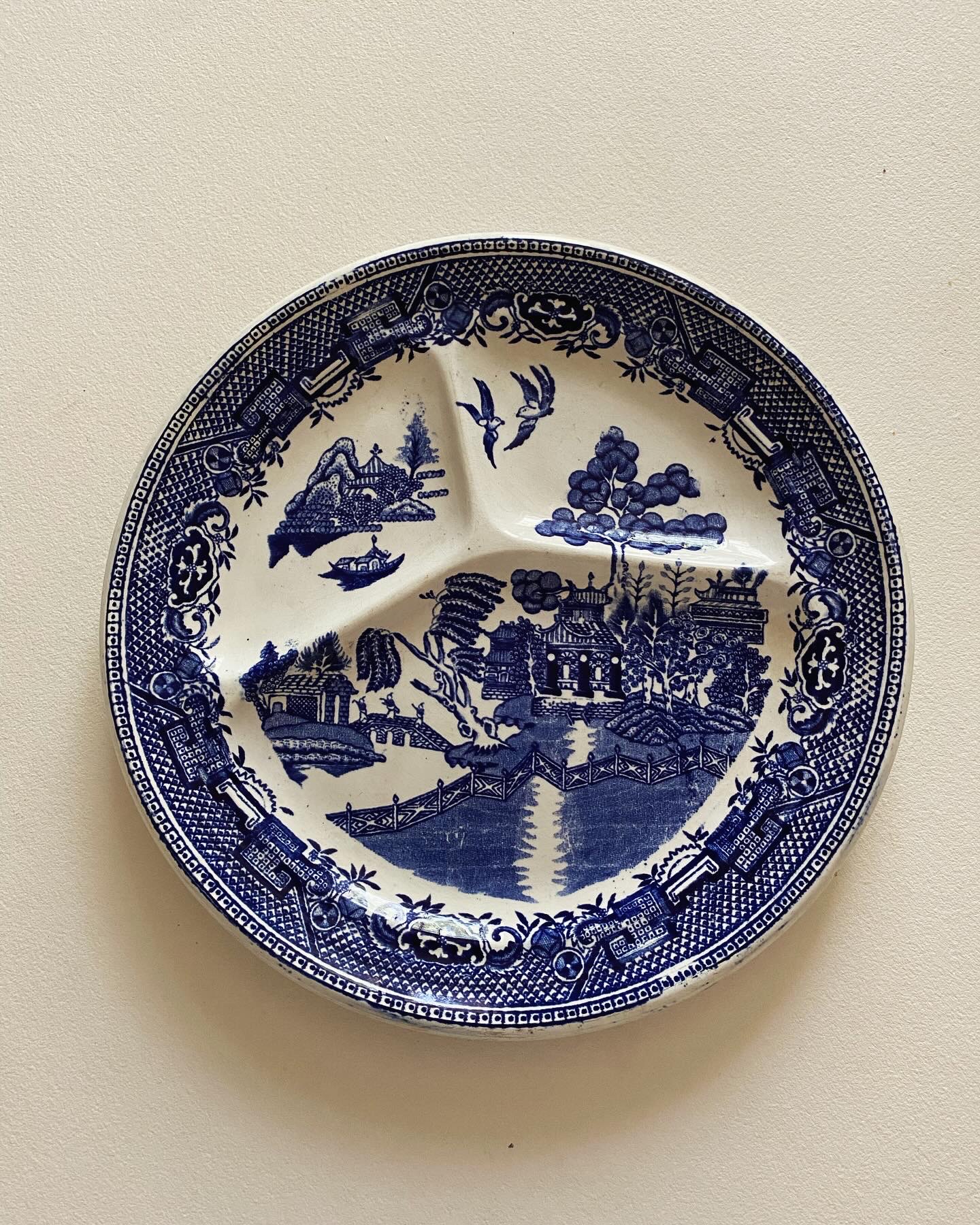 Assiette ancienne à compartiment chinoiserie WILLOW SAINT AMANDINOISE Chinoiserie