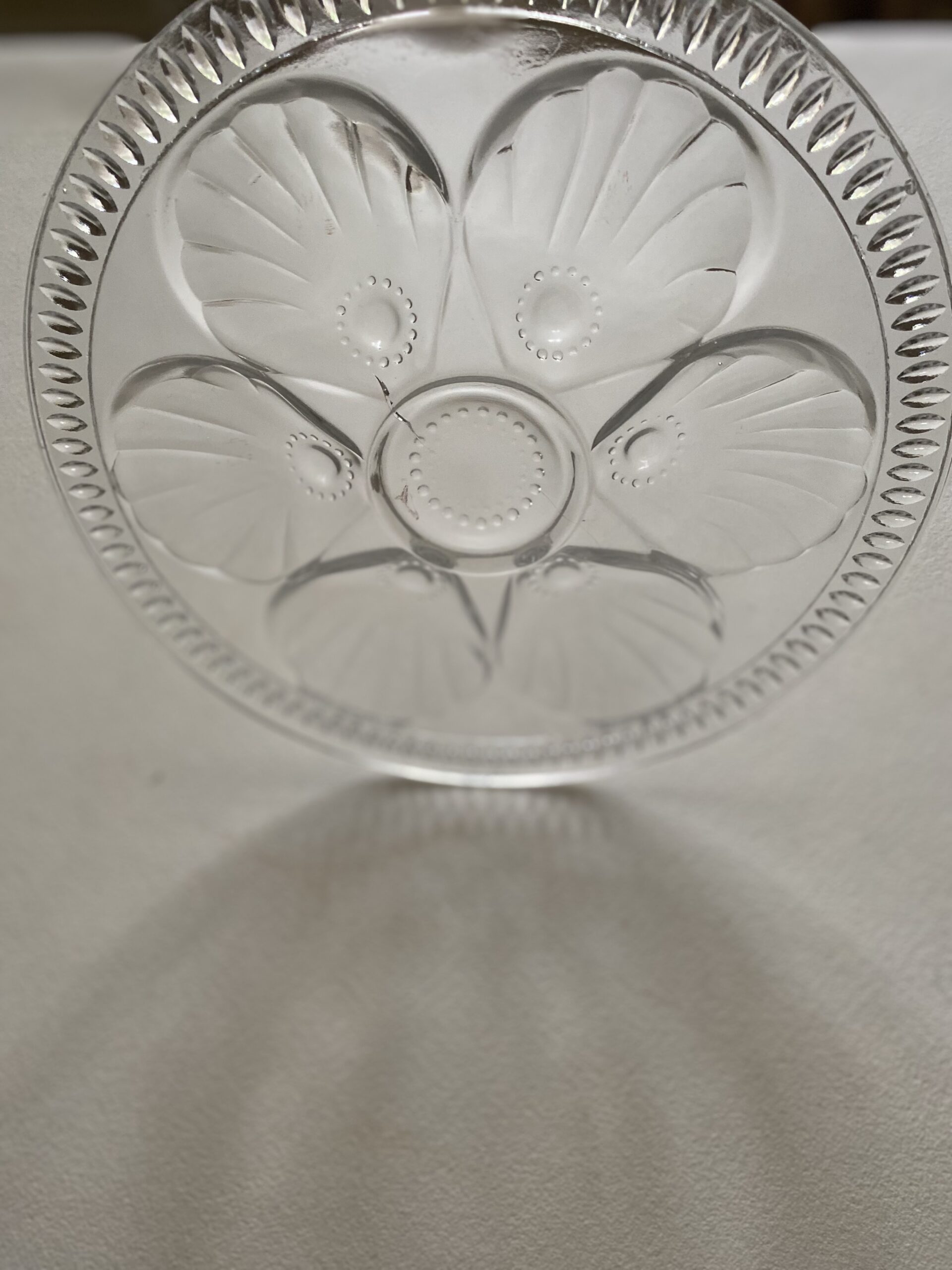 Assiettes à huîtres anciennes en verres