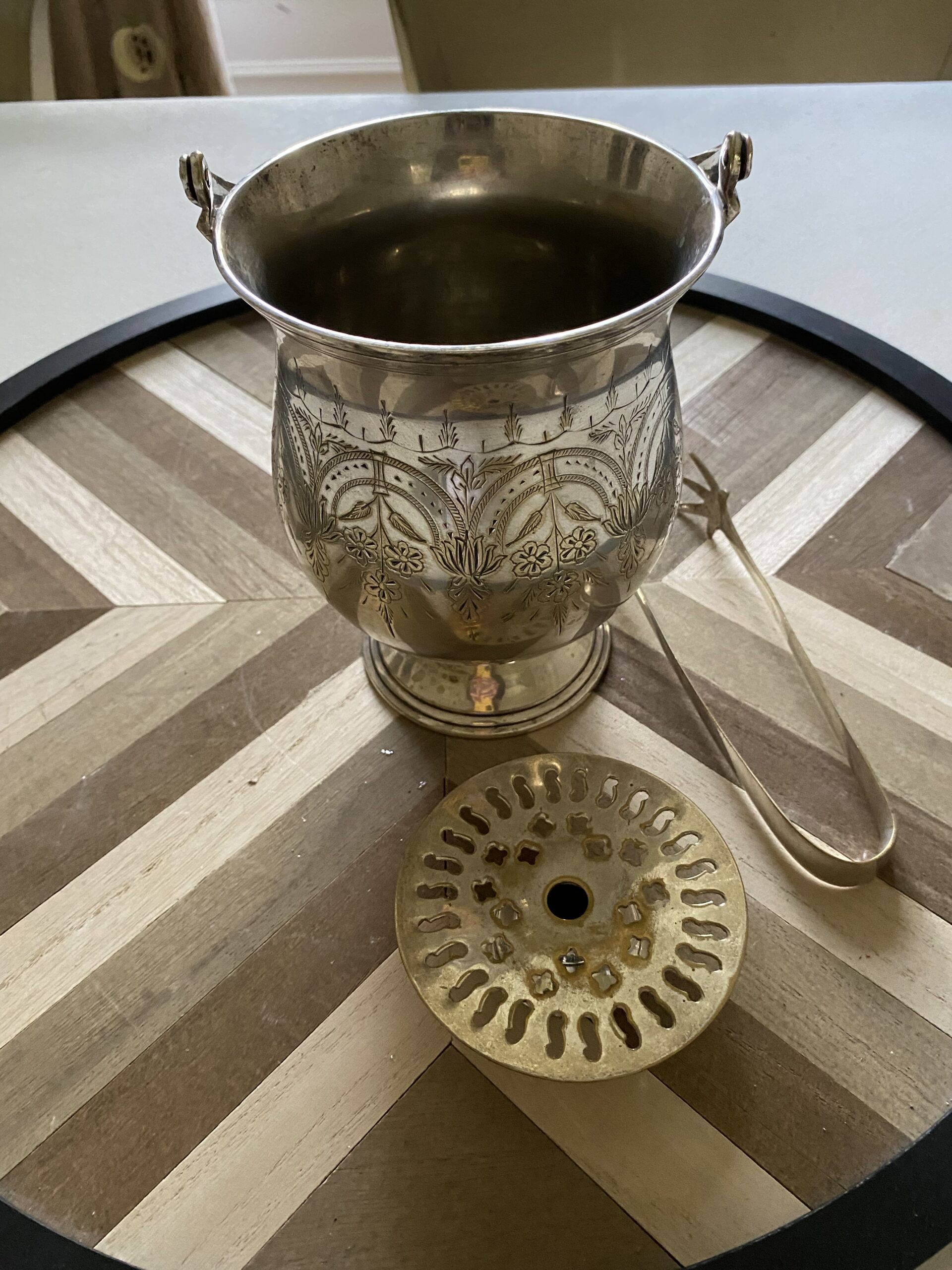 Seau à glaces métal argenté avec pince vintage ancien