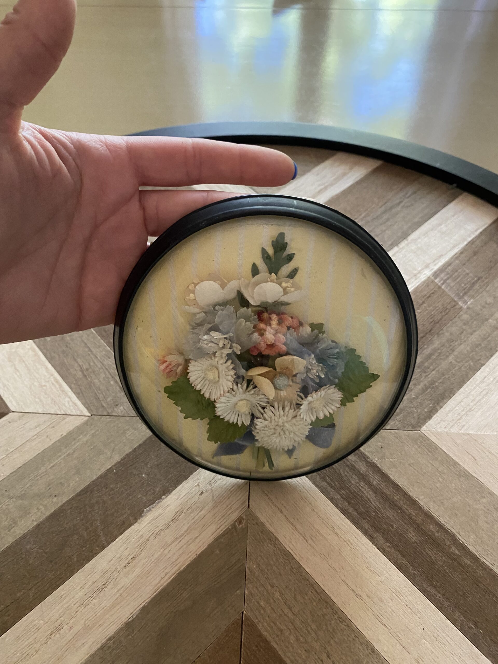 Cadre bombé fleurs vintage