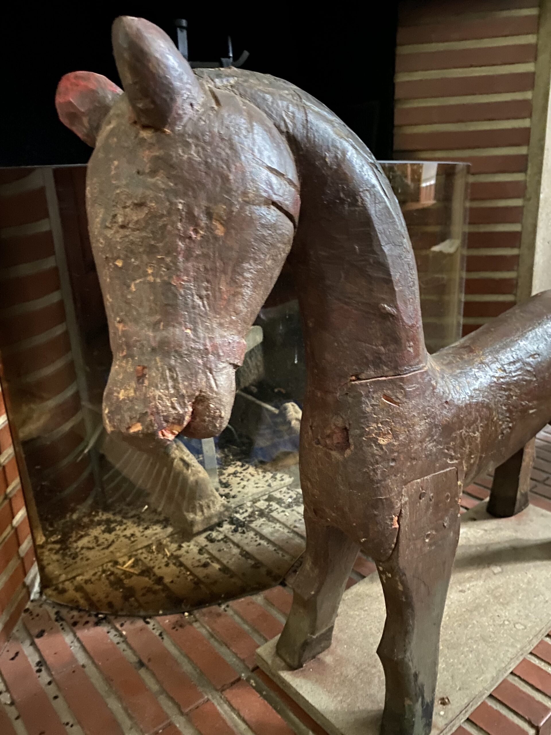 Cheval sculpté bois art populaire