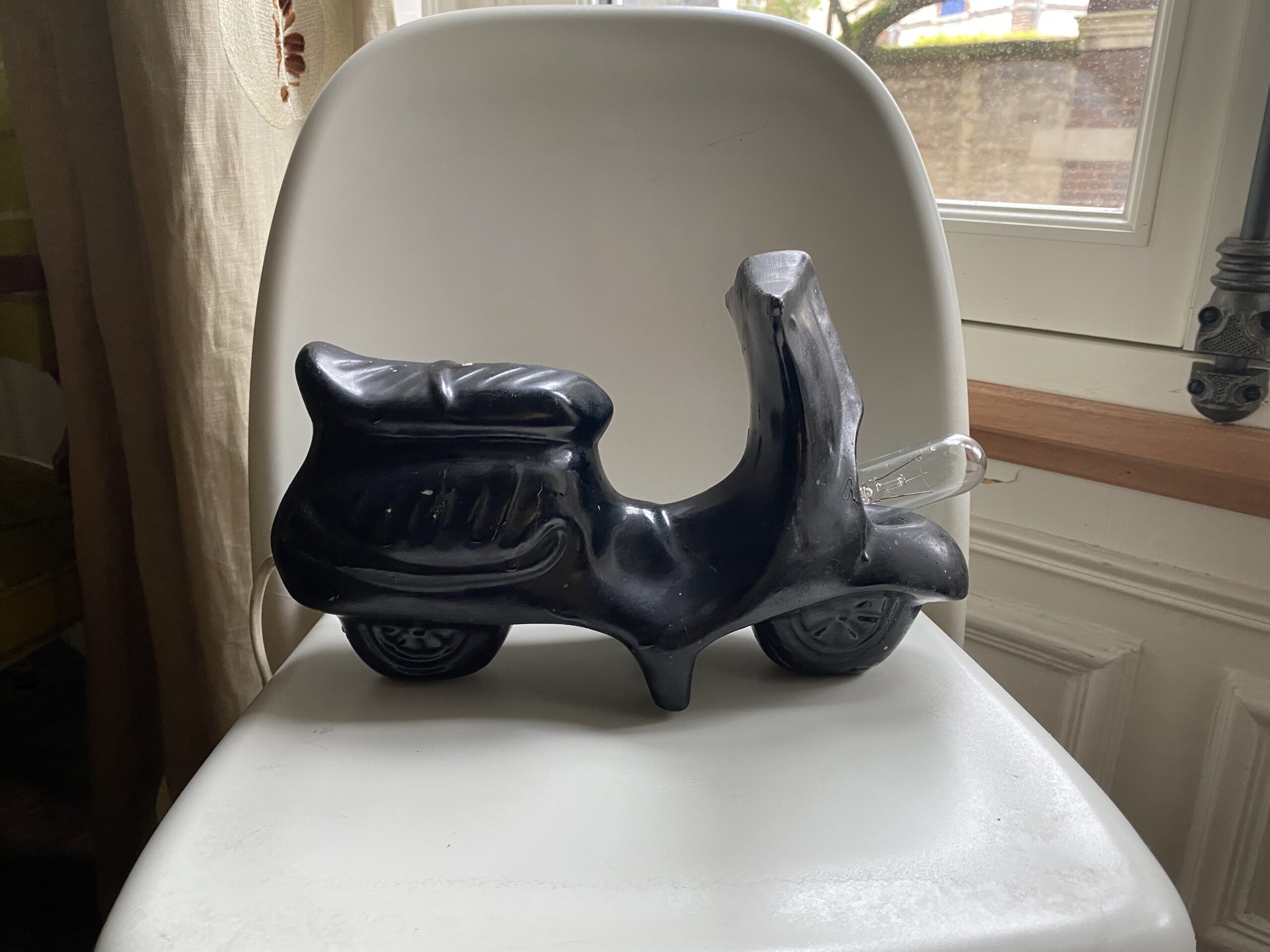 Lampe moto vintage noire céramique