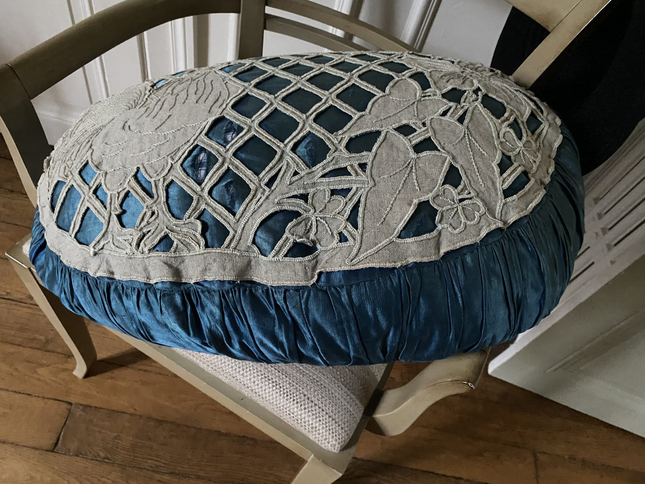 Coussin ancien soie bleu canard broderie shabby chic