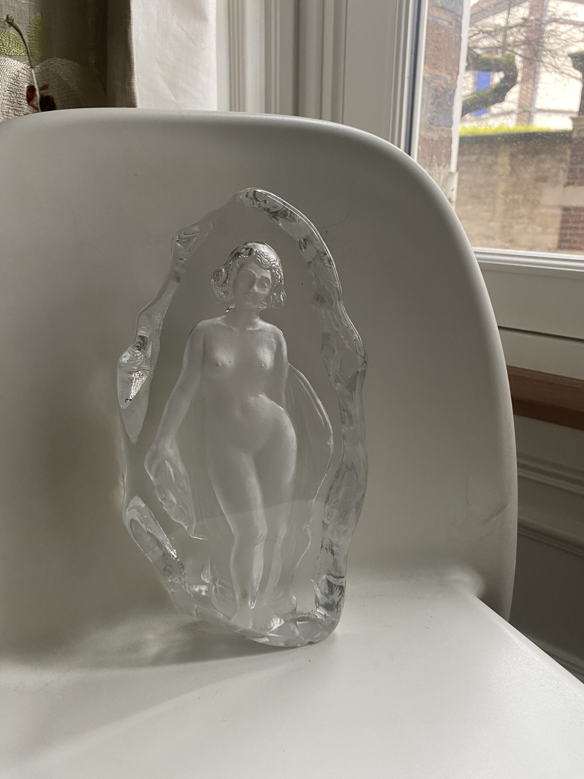 Bas-relief femme nue en verre dépoli – style LALIQUE, sculpture décorative art nouveau