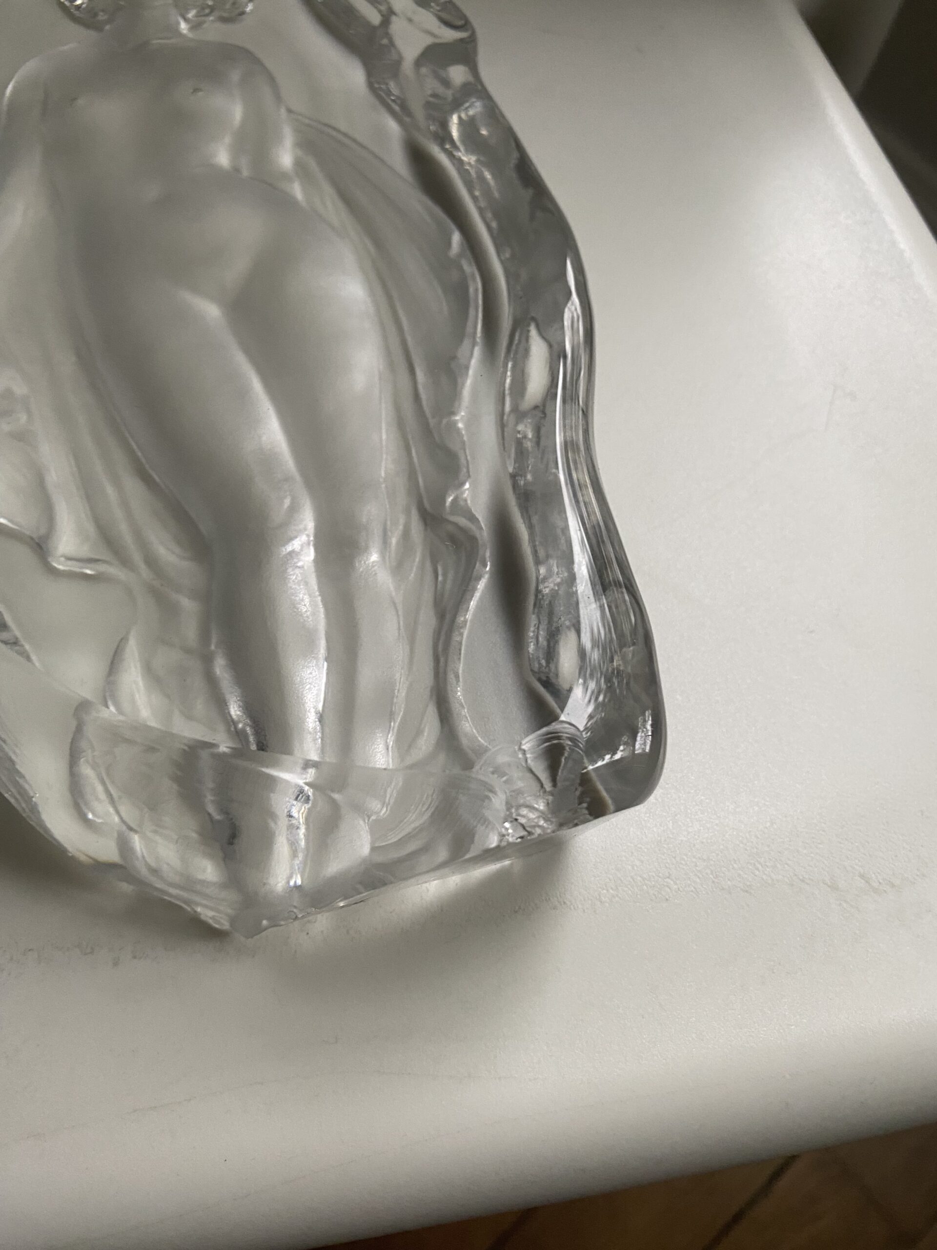 Bas-relief femme nue en verre dépoli – style LALIQUE, sculpture décorative art nouveau