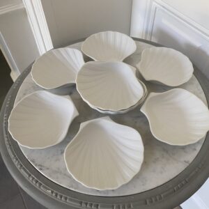 Coupelles en porcelaine blanche en forme de coquille Saint-Jacques, vaisselle élégante.