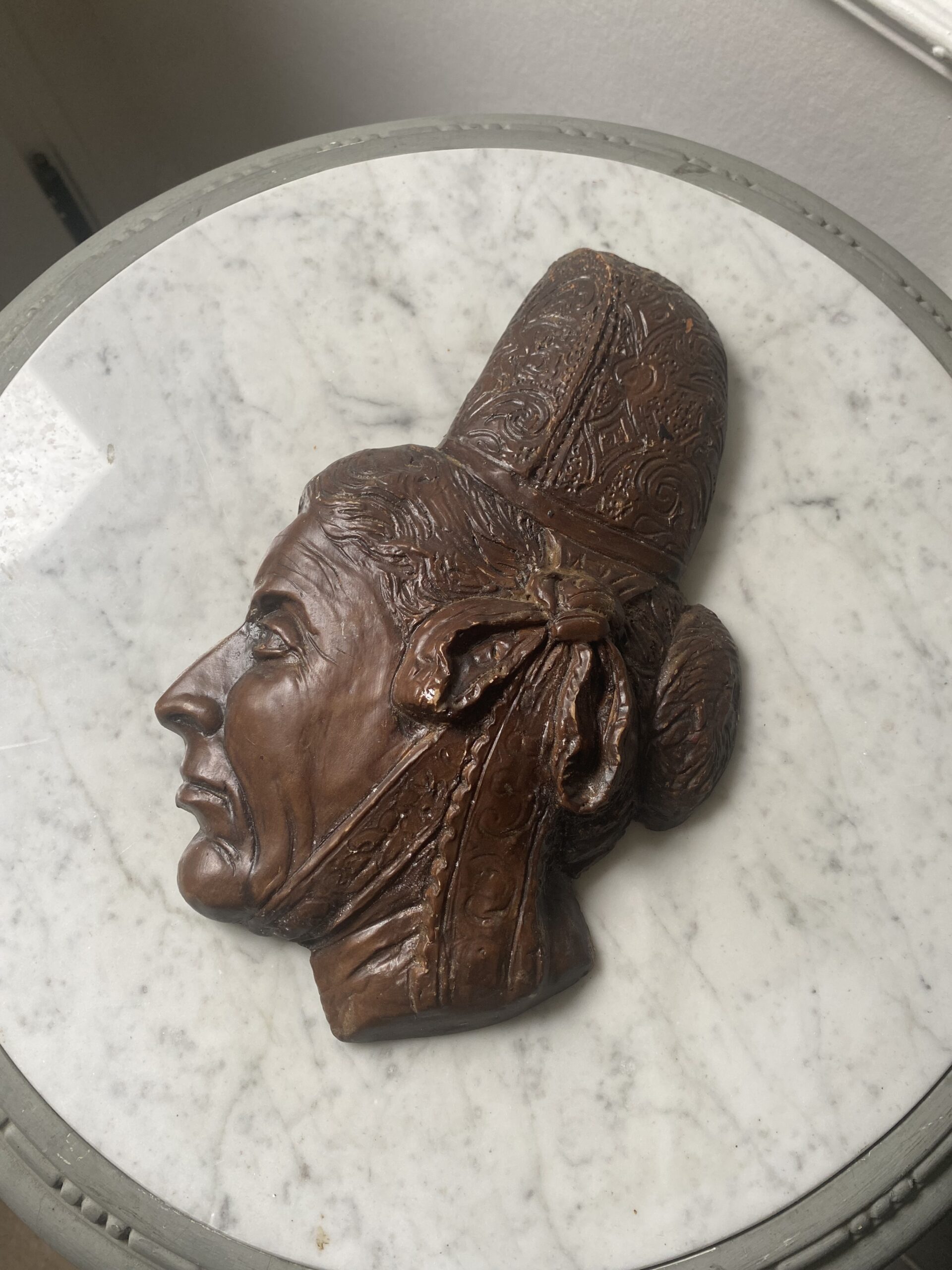 Bas relief profil bigoudène vintage