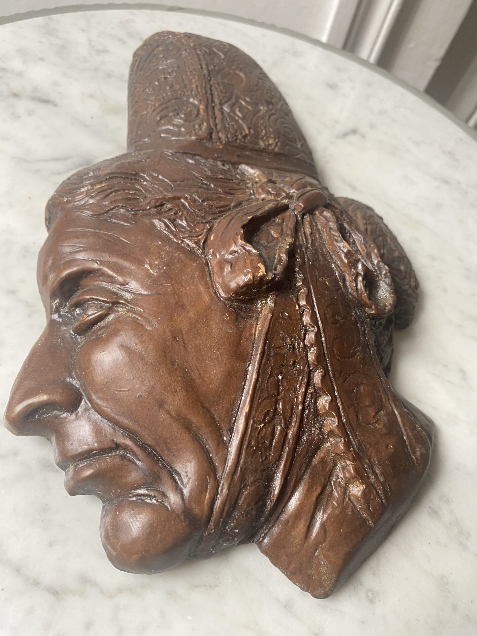 Bas relief profil bigoudène vintage