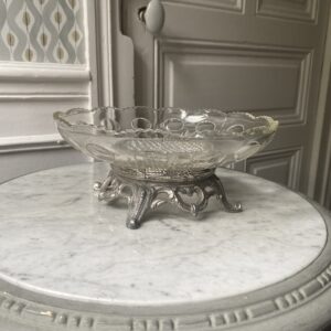Coupe ancienne en verre sur pied en métal