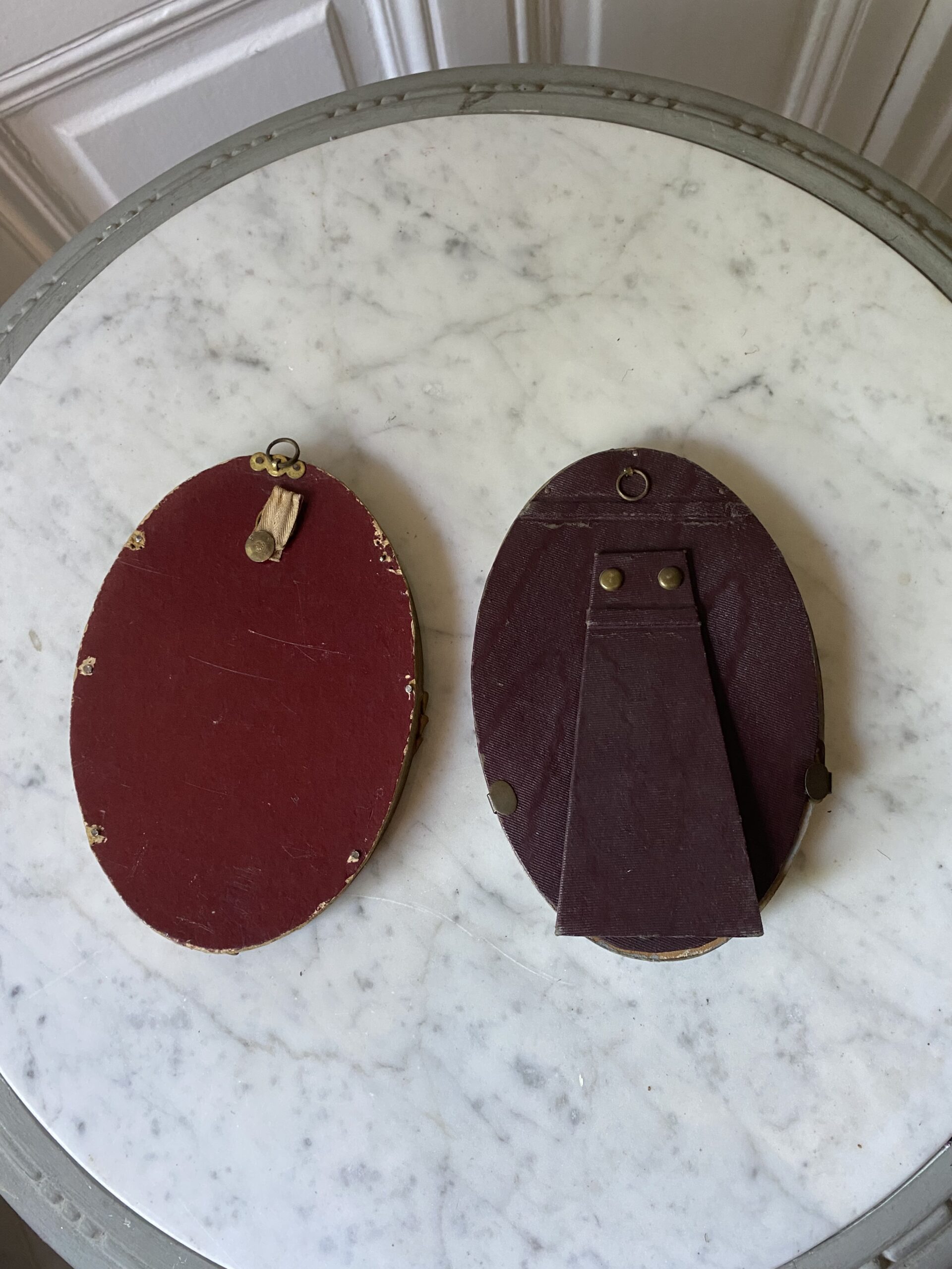 Petits cadres ovales anciens peint et doré