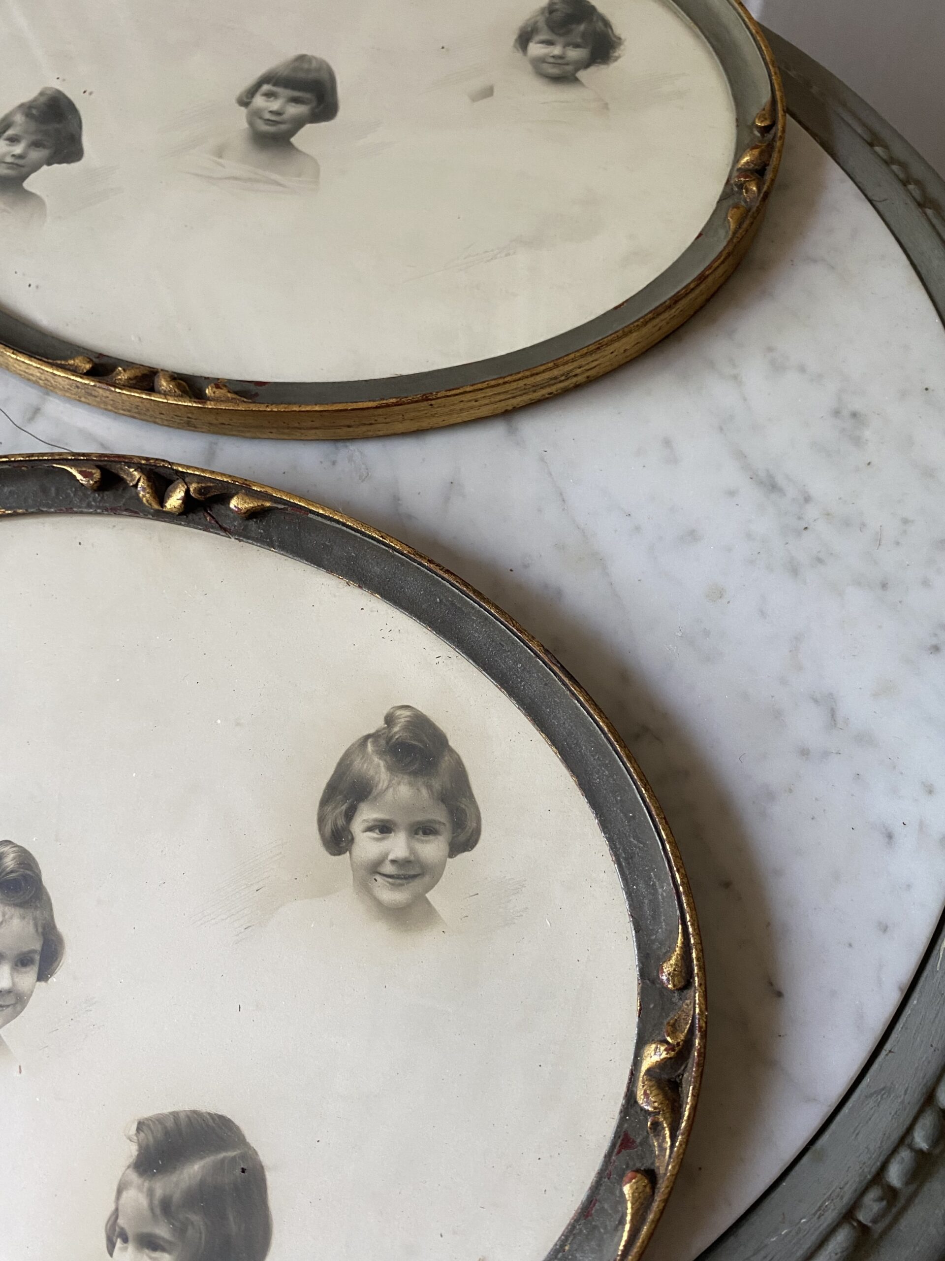 Cadre ovale ancien bois peint doré