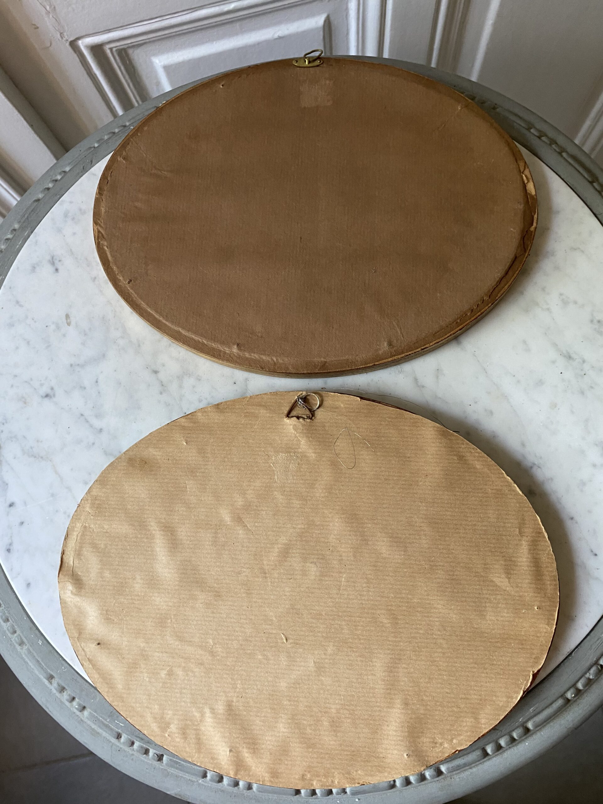 Cadre ovale ancien bois peint doré