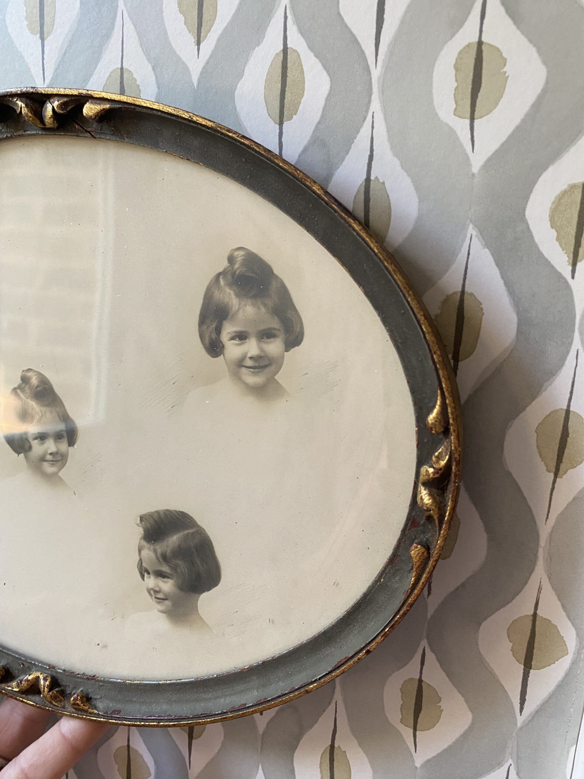 Cadre ovale ancien bois Peint doré