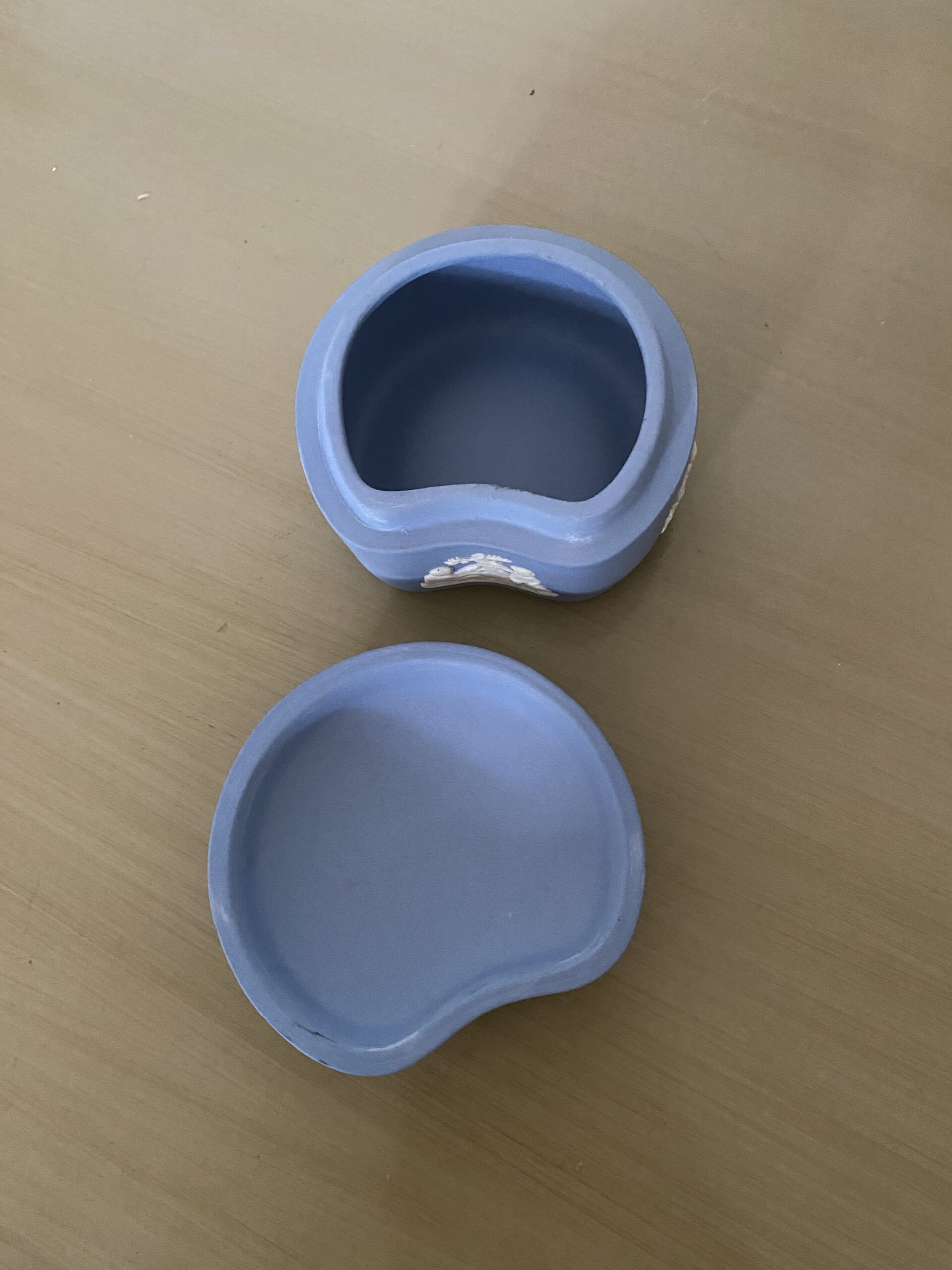 Boîte à bijoux porcelaine anglaise WEGDWOOD